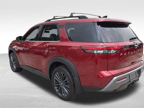 New 2026 Nissan Pathfinder SL w/ SL Premium Package (P04) FWD image 5