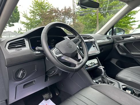 Certified 2024 Volkswagen Tiguan SE AWD/4WD image 11