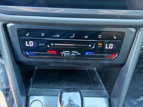 Used 2023 Volkswagen Tiguan SEL R-Line image 33