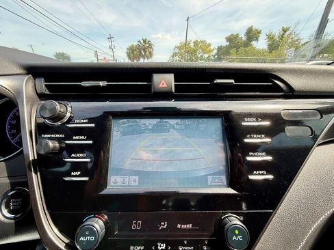 Used 2019 Toyota Camry SE w/ Convenience Package FWD image 11