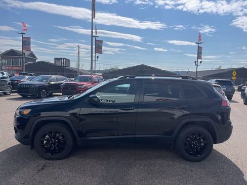 Used 2023 Jeep Cherokee Altitude Lux image 7