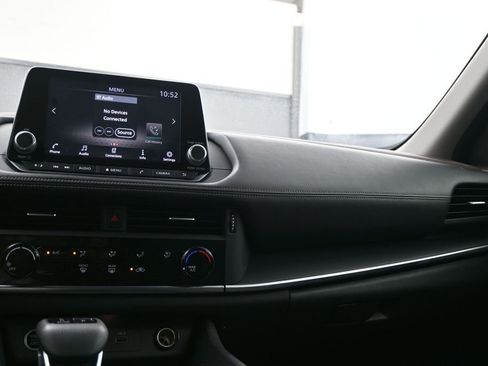 Used 2021 Nissan Rogue S FWD image 15