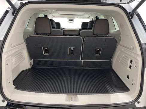 New 2026 GMC Acadia Denali w/ Super Cruise Package FWD image 24