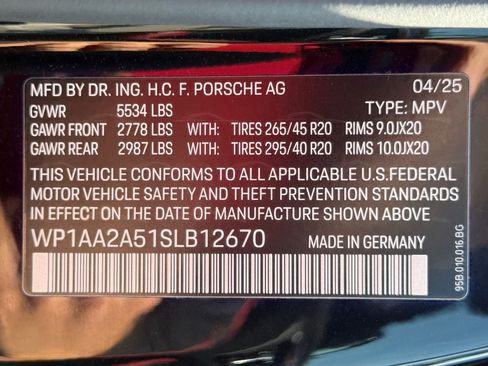 Used 2025 Porsche Macan image 36