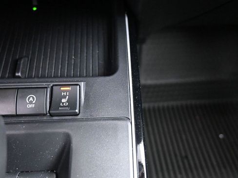 Used 2026 Toyota Corolla Cross XLE image 18