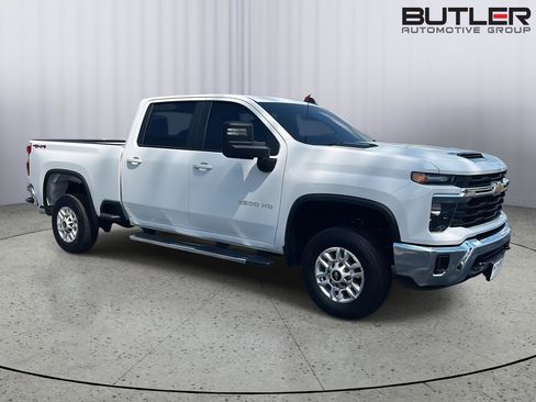 Used 2025 Chevrolet Silverado 2500 LT w/ Convenience Package image 8