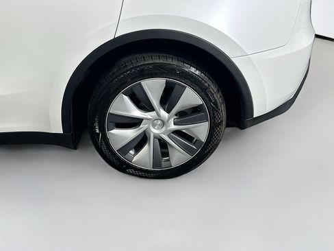 Used 2023 Tesla Model Y Long Range AWD/4WD image 11