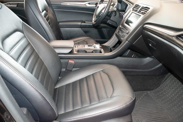 Used 2018 Ford Fusion SE w/ Fusion SE Technology Package FWD image 10