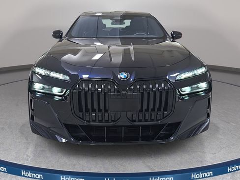 Used 2023 BMW 760i xDrive w/ Executive Package AWD/4WD image 3