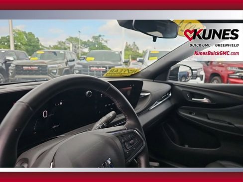 Used 2024 Buick Envista Sport Touring w/ Convenience I Package FWD image 11