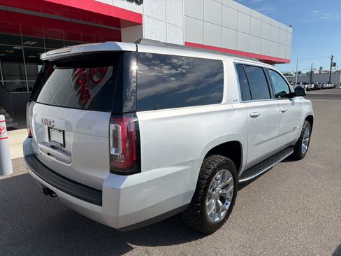Used 2019 GMC Yukon XL SLT w/ Open Road Package AWD/4WD image 4