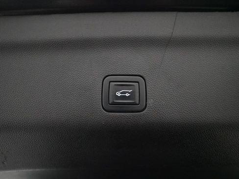 Used 2023 Chevrolet Suburban Z71 w/ Luxury Package AWD/4WD image 15