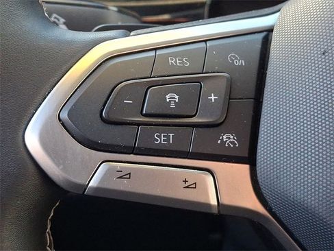 Used 2024 Volkswagen Atlas Cross Sport SE image 21