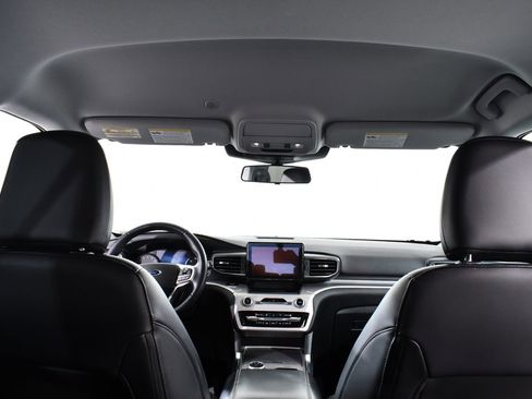 Used 2022 Ford Explorer XLT w/ Equipment Group 202A image 17