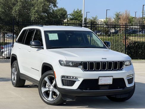 Used 2023 Jeep Grand Cherokee Limited w/ Luxury Tech Group II AWD/4WD image 2
