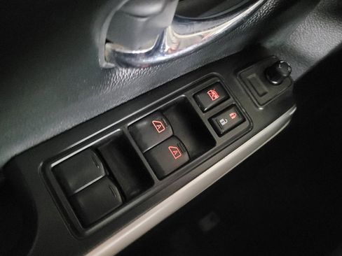 Used 2021 Nissan Titan SV w/ SV Convenience Package image 27