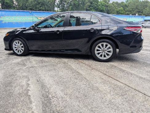 Used 2018 Toyota Camry LE FWD image 11
