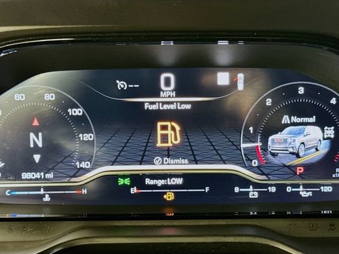 Used 2023 GMC Yukon XL Denali AWD/4WD image 10