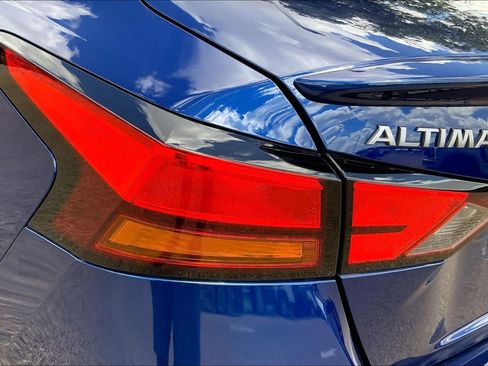 Used 2024 Nissan Altima 2.5 SR w/ SR Premium Package FWD image 31