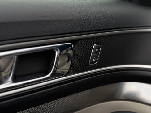 Used 2018 Ford Explorer XLT w/ Equipment Group 202A image 25