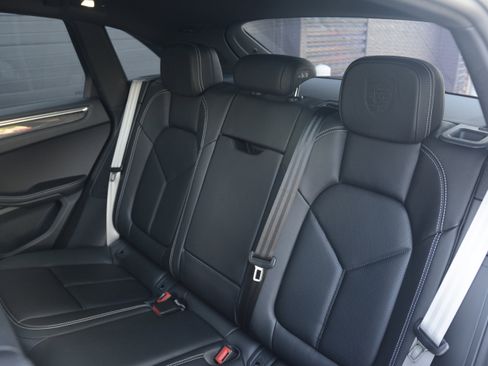 Certified 2026 Porsche Macan Turbo AWD/4WD image 31
