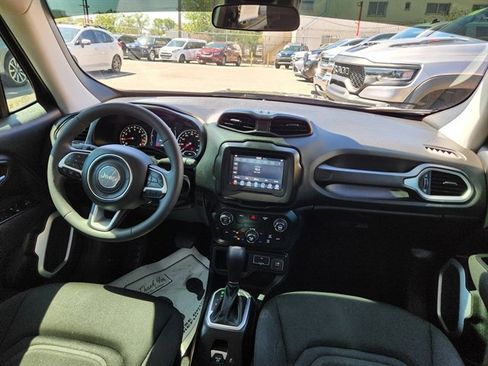 Used 2018 Jeep Renegade Latitude image 4