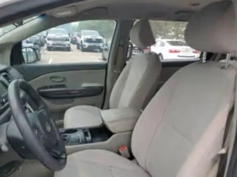 Used 2018 Kia Sedona L FWD image 11