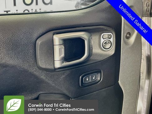Used 2020 Jeep Wrangler Unlimited Sahara AWD/4WD image 12