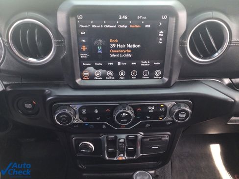 Used 2022 Jeep Wrangler Unlimited Sahara w/ Cold Weather Group image 22