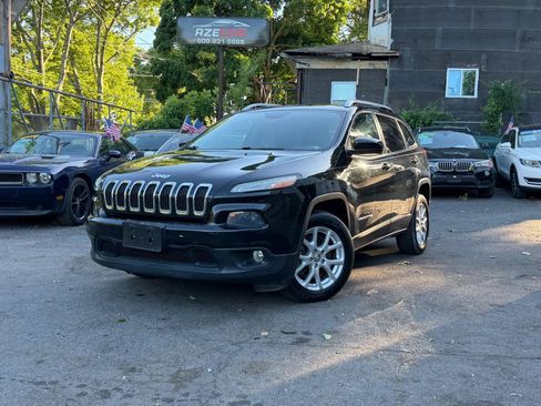 Used 2014 Jeep Cherokee Latitude w/ Comfort/Convenience Group FWD image 2