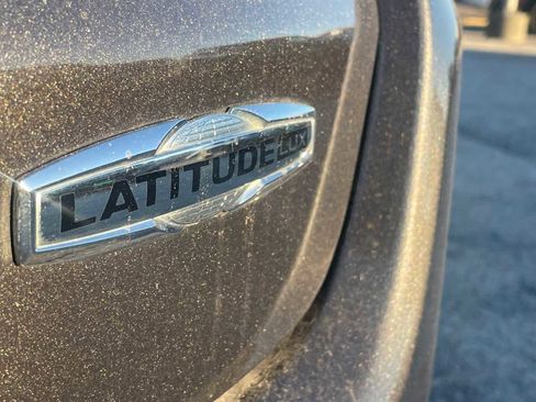 Used 2024 Jeep Compass Latitude image 12