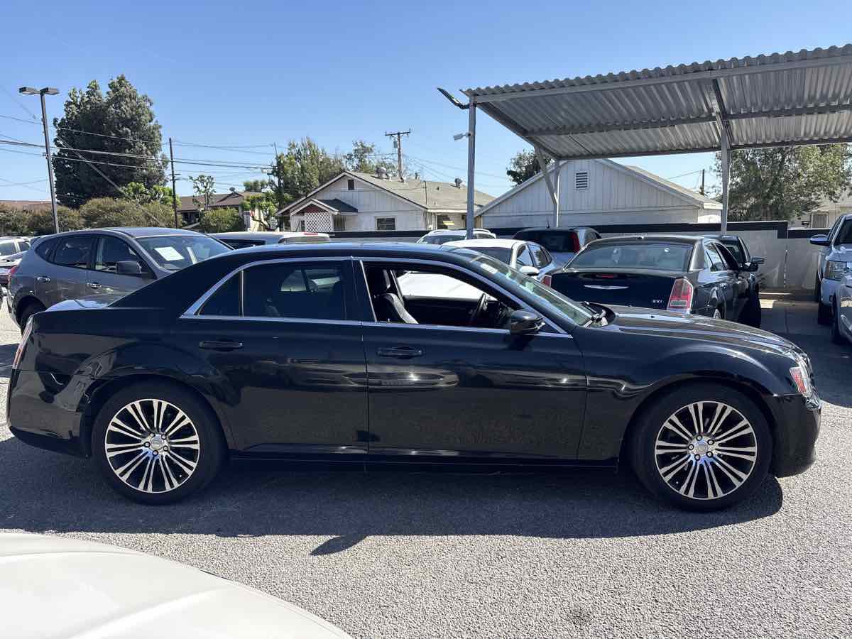 Used 2012 Chrysler 300 S RWD image 2