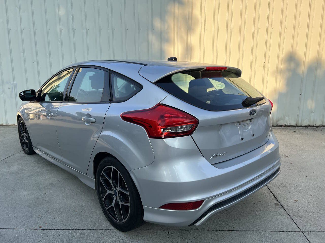 Used 2015 Ford Focus SE w/ SE Sport Package FWD image 6