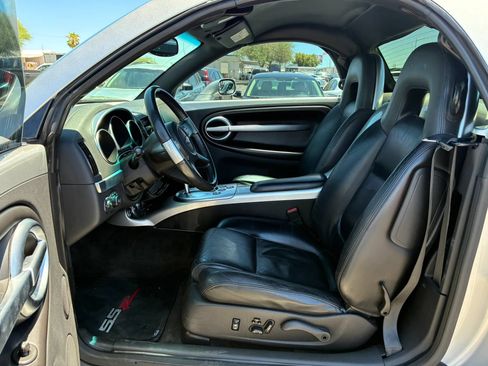 Used 2005 Chevrolet SSR w/ Preferred Equipment Group RWD image 15