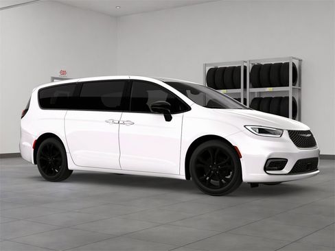 New 2026 Chrysler Pacifica Select image 5