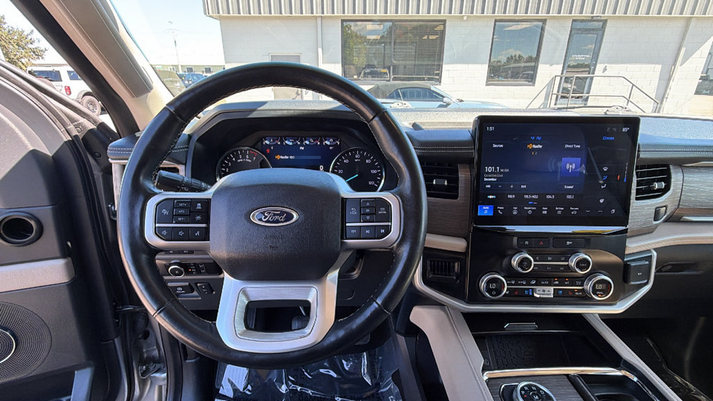 Used 2024 Ford Expedition Limited AWD/4WD image 16