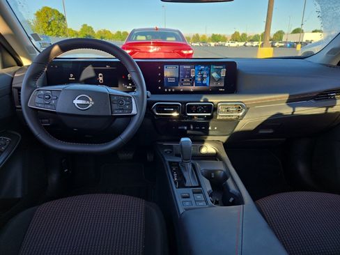 Used 2026 Nissan Sentra SR w/ Floor Mat Package FWD image 7