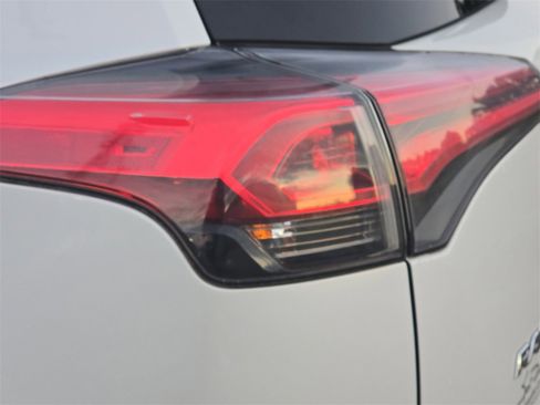 Used 2018 Toyota RAV4 Limited image 24