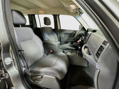 Used 2012 Jeep Liberty Sport RWD image 23