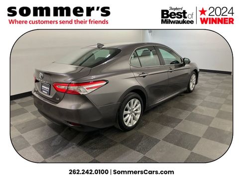 Used 2019 Toyota Camry LE image 5