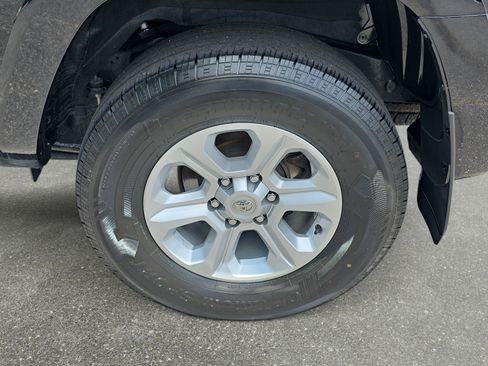Used 2024 Toyota 4Runner SR5 Premium w/ Moonroof Package RWD image 33
