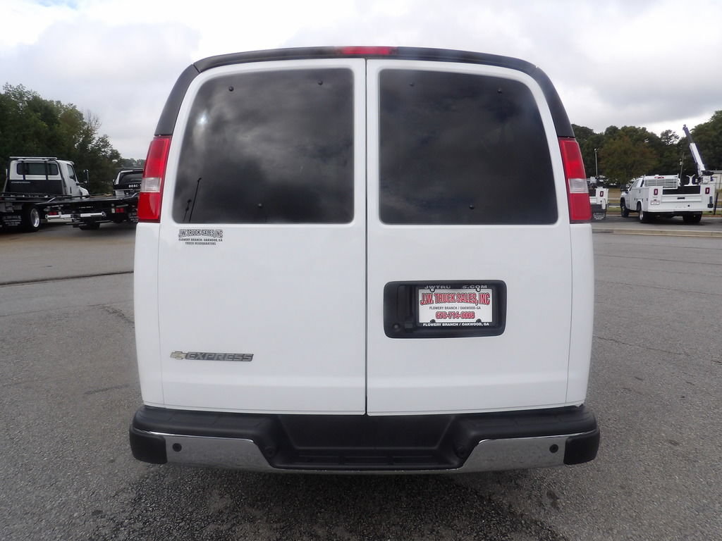 Used 2025 Chevrolet Express 3500 LT w/ LT Preferred Equipment Group RWD image 6