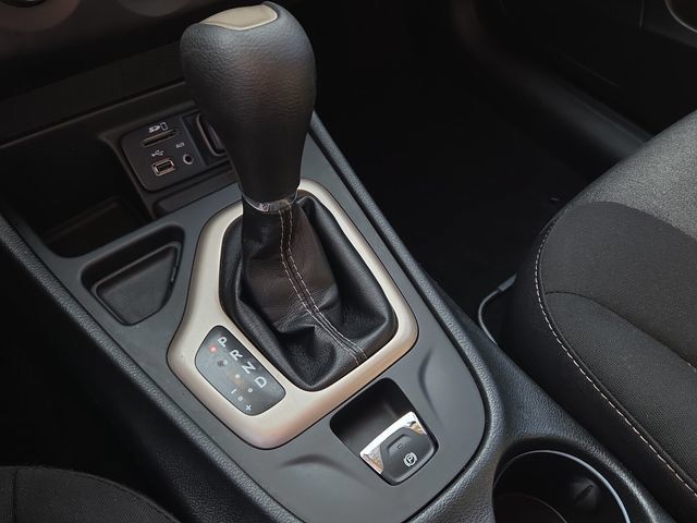 Used 2016 Jeep Cherokee Sport FWD image 20