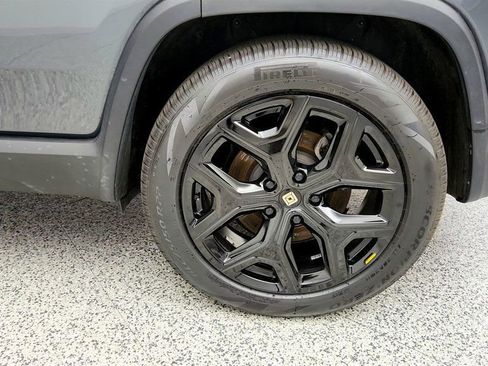 Used 2024 Rivian R1S Adventure AWD/4WD image 9
