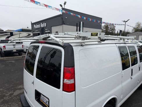 Used 2022 Chevrolet Express 2500 w/ Driver Convenience Package image 12