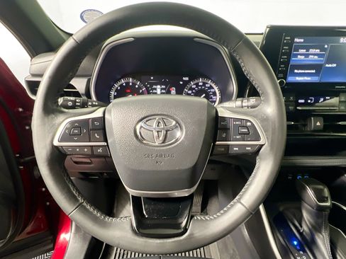 Used 2022 Toyota Highlander XSE image 17