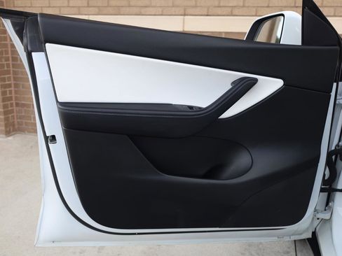 Used 2021 Tesla Model Y Long Range AWD/4WD image 12