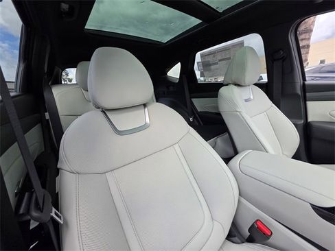 New 2025 Hyundai Tucson Limited image 10
