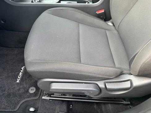 Certified 2025 Hyundai Kona SE image 14