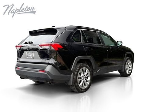 Used 2023 Toyota RAV4 XLE Premium AWD/4WD image 6